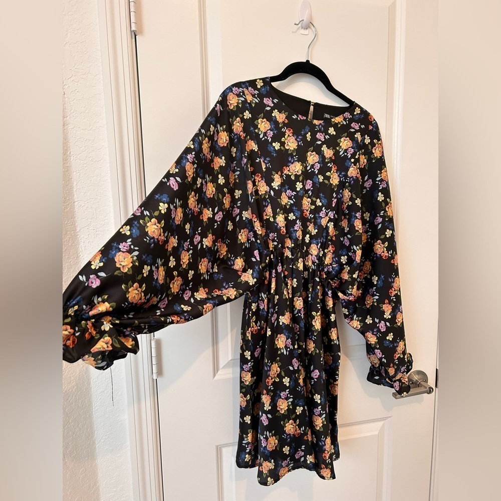 Zara Mini Floral Dress, Long Sleeve, Flower Print, Size M, NWOT - Picture 4 of 13